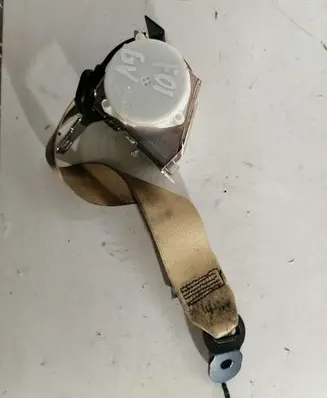 Middle seatbelt (rear)
