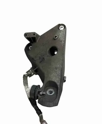 Engine mounting bracket