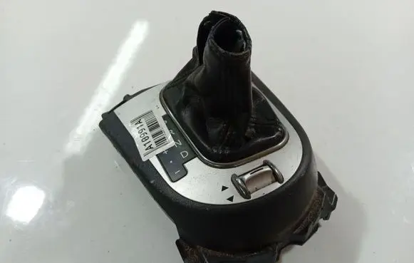 Mitsubishi Outlander Gear selector 