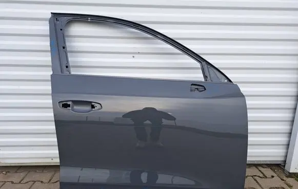 Audi Q3 F3 Front door