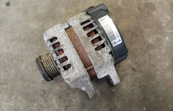 KIA Sportage Generator/alternator 373002F100