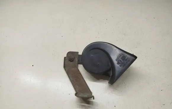 Subaru B9 Tribeca Horn signal E9004015