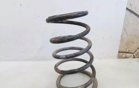 Nissan X-Trail T30 Rear coil spring