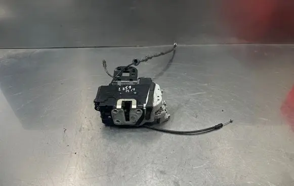 Hyundai ix20 Front door lock 813201h200