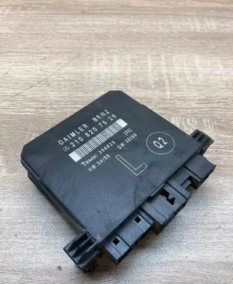 Mercedes-Benz E W210 Door central lock control unit/module 2108207526 356825