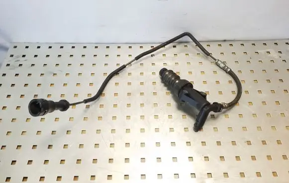 Clutch slave cylinder