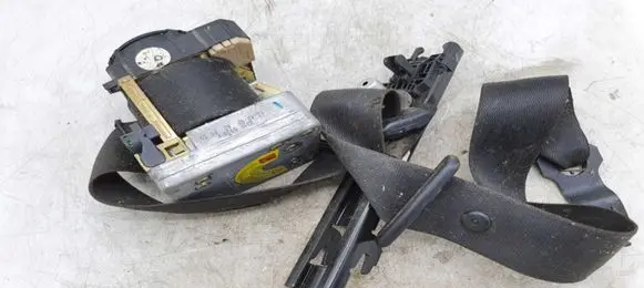Mercedes-Benz C W203 Front seatbelt 33015930F 330042702 A2038600188