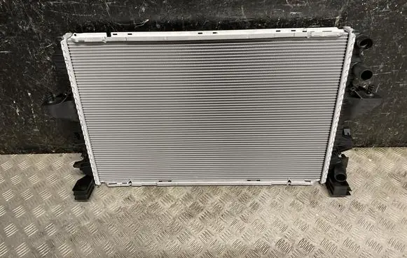 Audi Q7 4L Coolant radiator 8MK376719
