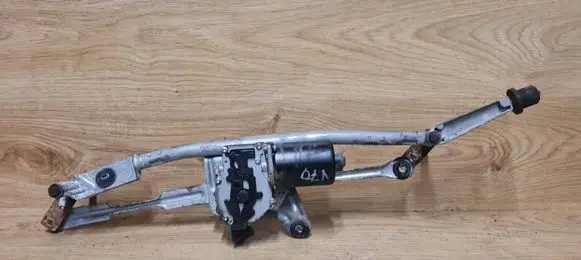 Volvo XC70 Front wiper linkage and motor 8648345