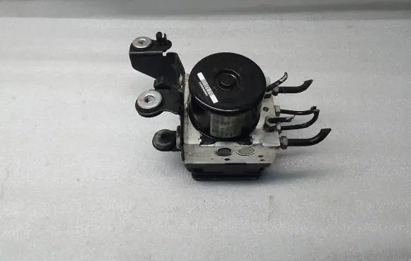Volvo V70 ABS Pump 30681619 10092604053 10061336881