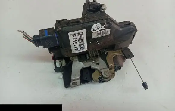 Seat Toledo III (5P) Rear door lock 7L0839015