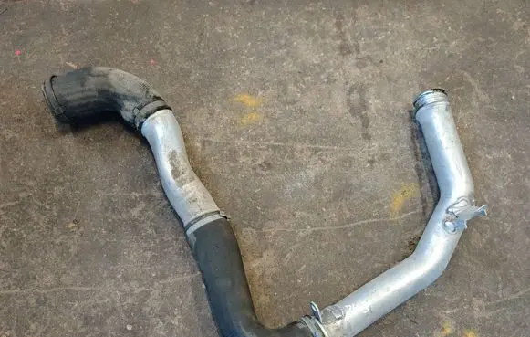 Volvo V40 Intercooler hose/pipe 31411651 CUTCB232B3
