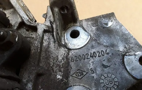 Suzuki Grand Vitara II Fuel injection high pressure pump 0281002483 8200240204