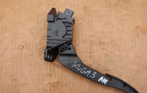 Ford Kuga III Accelerator throttle pedal LX619F836CA