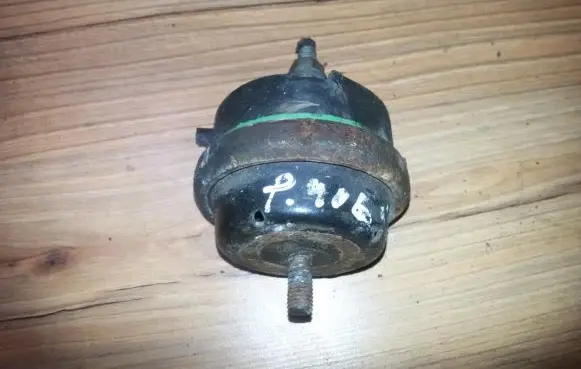 Peugeot 406 Engine mount bracket