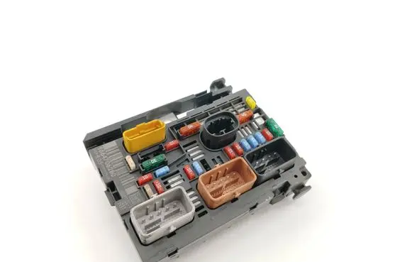 Peugeot 308 Fuse module 9664706280