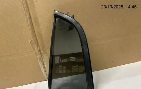 Rear vent window glass