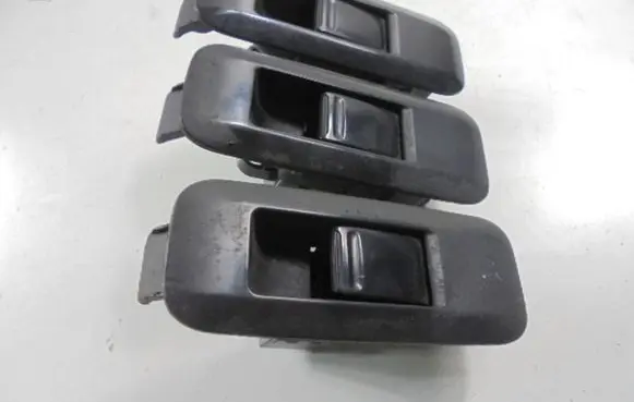 Nissan Primera Electric window control switch 25411AV600
