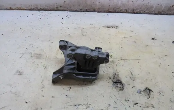 Peugeot 308 Engine mount vacuum valve KRIS235789
