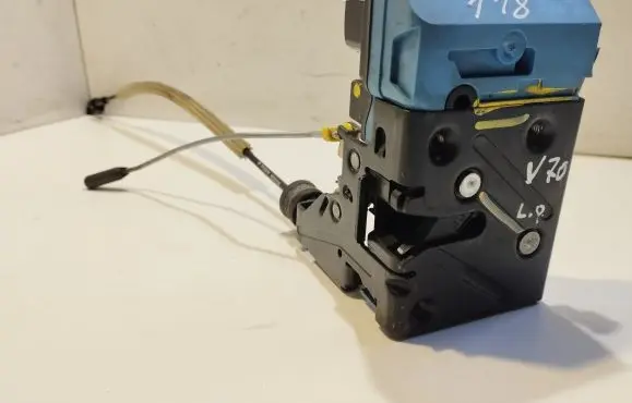 Volvo V70 Front door lock