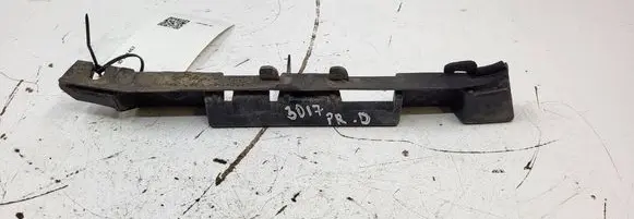 BMW 7 E65 E66 Fender mounting bracket 7135576