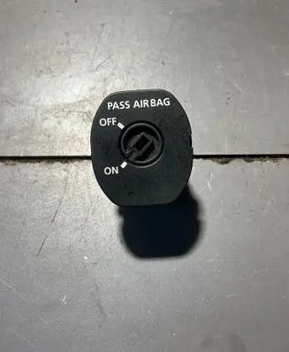 Land Rover Freelander 2 - LR2 Passenger airbag on/off switch ywl500050pvj