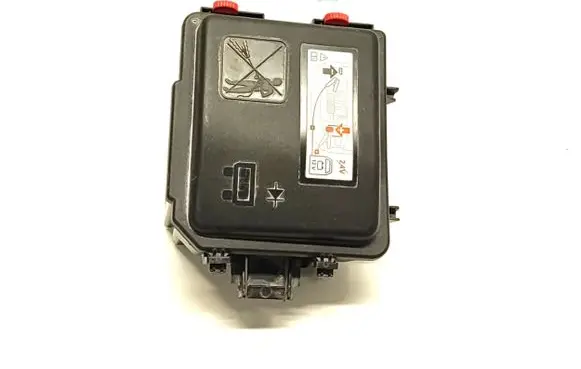 Peugeot 2008 II Fuse module 9824510680