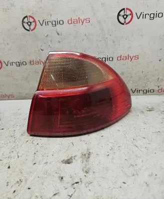 Toyota Avensis T220 Rear/tail lights