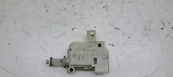 Volkswagen PASSAT B5.5 Central locking motor 3B0810773B 3B0959782