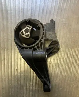 Chevrolet Orlando Gearbox mount 13305942