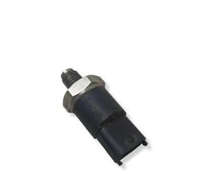 BMW 5 E39 Fuel pressure sensor 0281002405 010308 1832700301