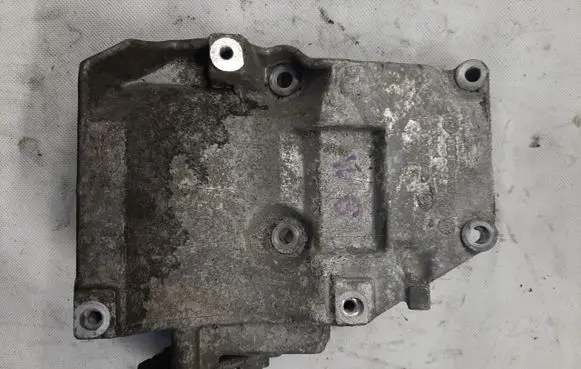 Audi A4 S4 B6 8E 8H A/C compressor mount bracket 038260885C