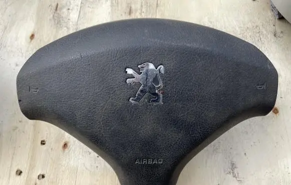 Peugeot 5008 Steering wheel airbag