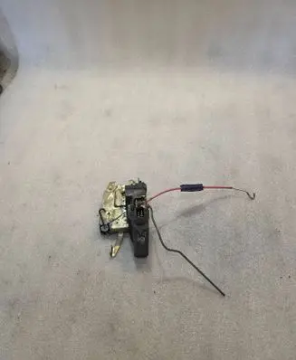 BMW 5 E34 Front door lock 40620821 8353012