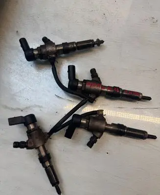 Ford Fiesta Fuel injector 965530488
