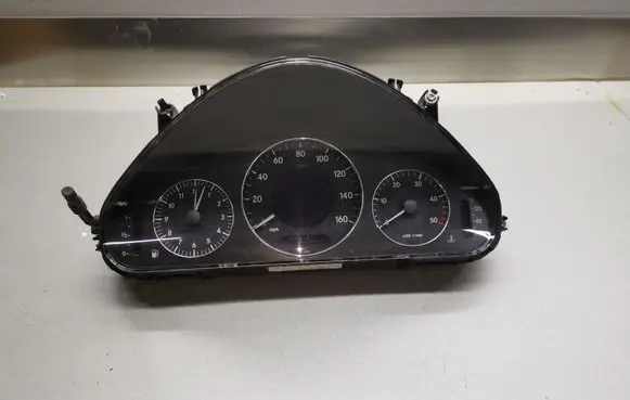 Mercedes-Benz E W211 Speedometer (instrument cluster) A2115403747