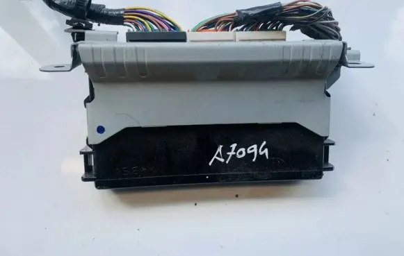 Subaru Legacy Comfort/convenience module 88281ag671 x1t21173m1