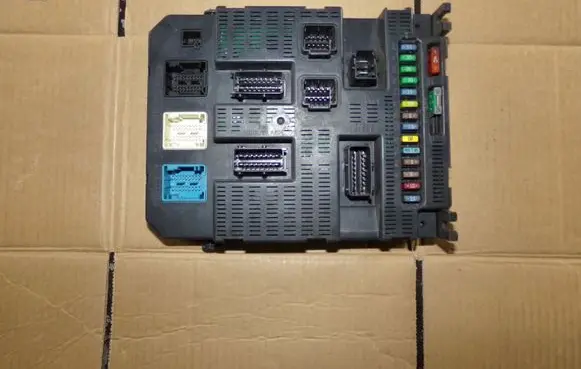 Peugeot 308 BSM Control unit 9663798180