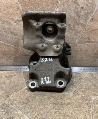 BMW 1 F20 F21 Engine mounting bracket 6788607