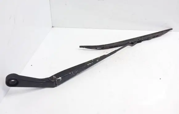 Opel Monterey Front wiper blade arm R485A1L