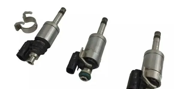 Ford Focus Fuel injector CM5G9F593FA