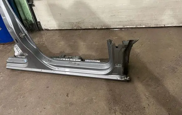 Volkswagen Jetta VII Pillar (middle) 