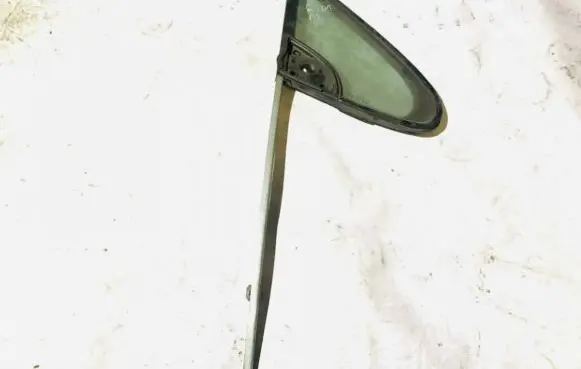Peugeot 307 Front door vent window glass four-door 