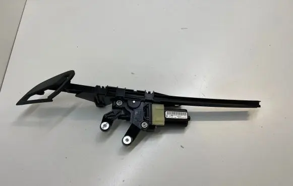 Audi A5 8T 8F Seat belt adjustment motor 8F0857760 072EF1Z1AN L22D0134M9