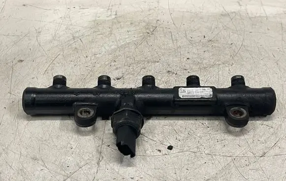 Volvo V50 Fuel main line pipe 9661649580