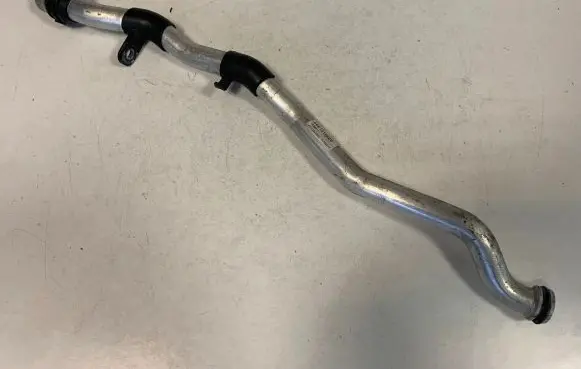 Audi Q7 4M Engine coolant pipe/hose 06E121065S