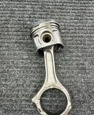 Jeep Grand Cherokee Piston with connecting rod