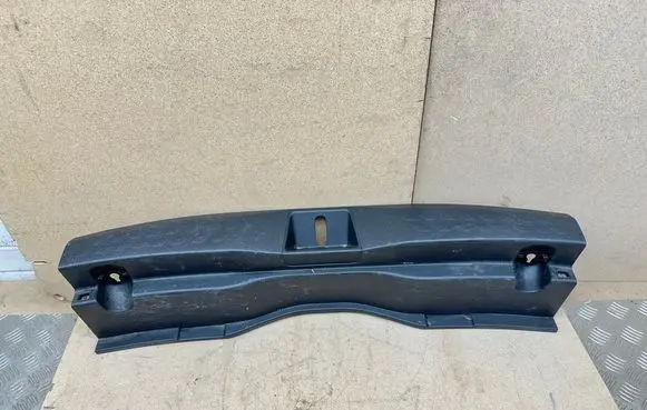 Trunk/boot sill cover protection