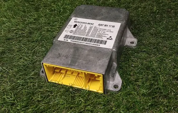 Mercedes-Benz C W204 Airbag control unit/module A2079011700 5WK43967