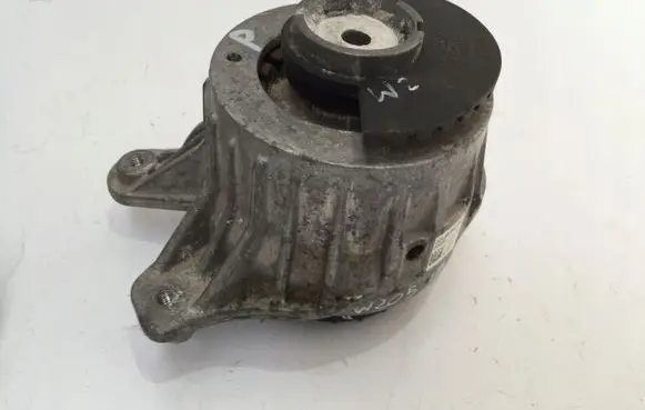 Mercedes-Benz C W205 Engine mount bracket A2052407700
